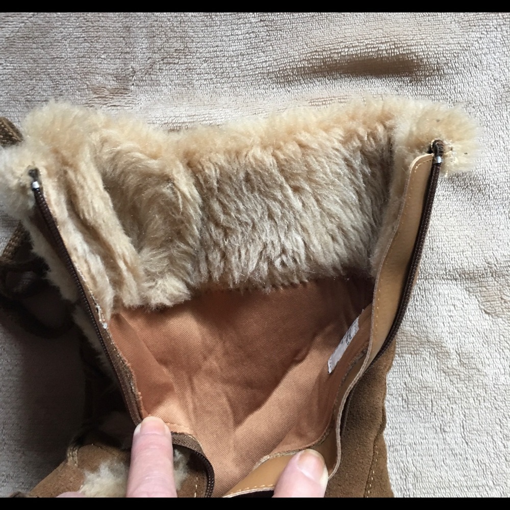 Woman’s Boots - Picture 5 of 6